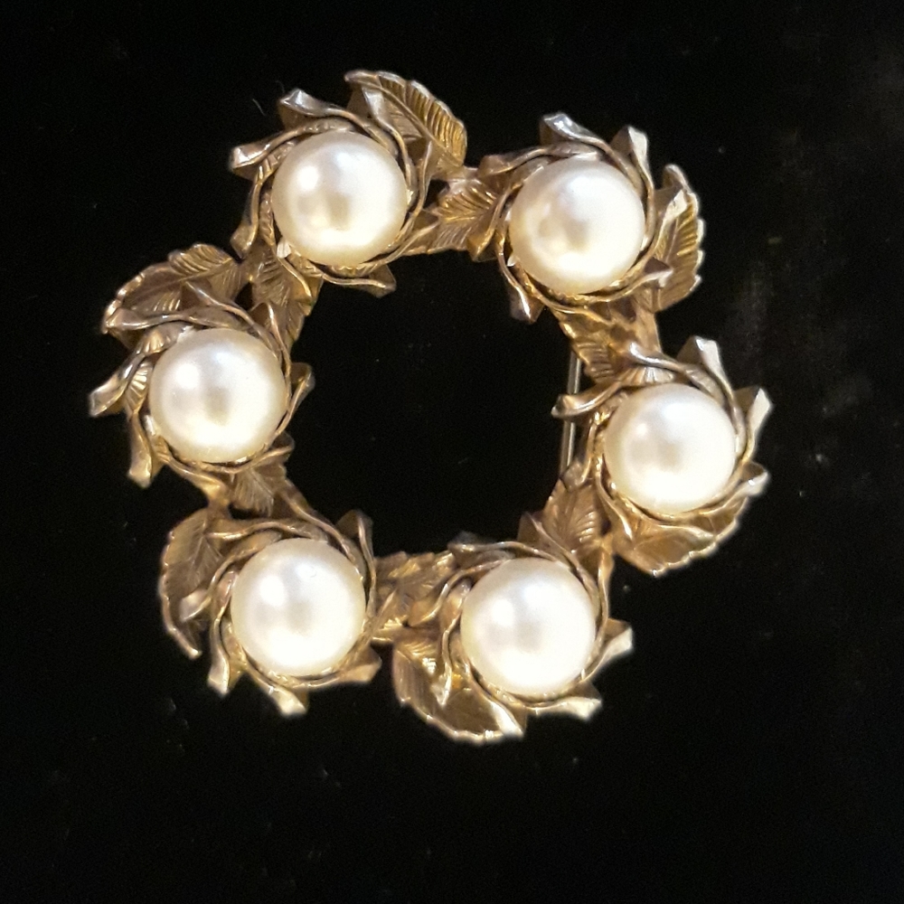 Vintage Art Deco Faux Pearl Wreath Brooch Pin
